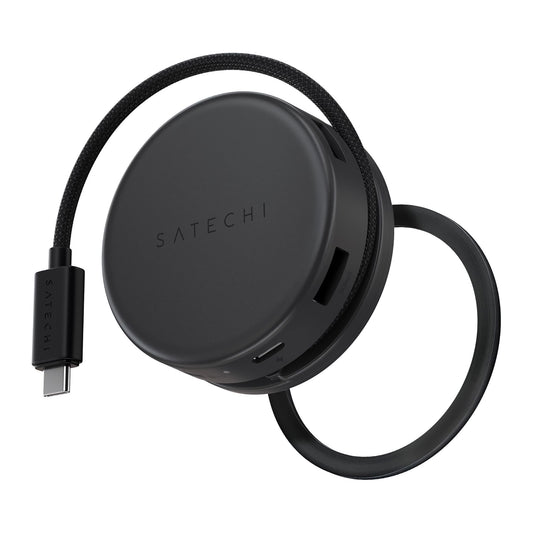 Der runde, schwarze Satechi OntheGo 7-in-1 Multiport-Adapter verfügt über ein geflochtenes Kabel und mehrere Anschlüsse, die auf einem weißen Hintergrund dargestellt sind.