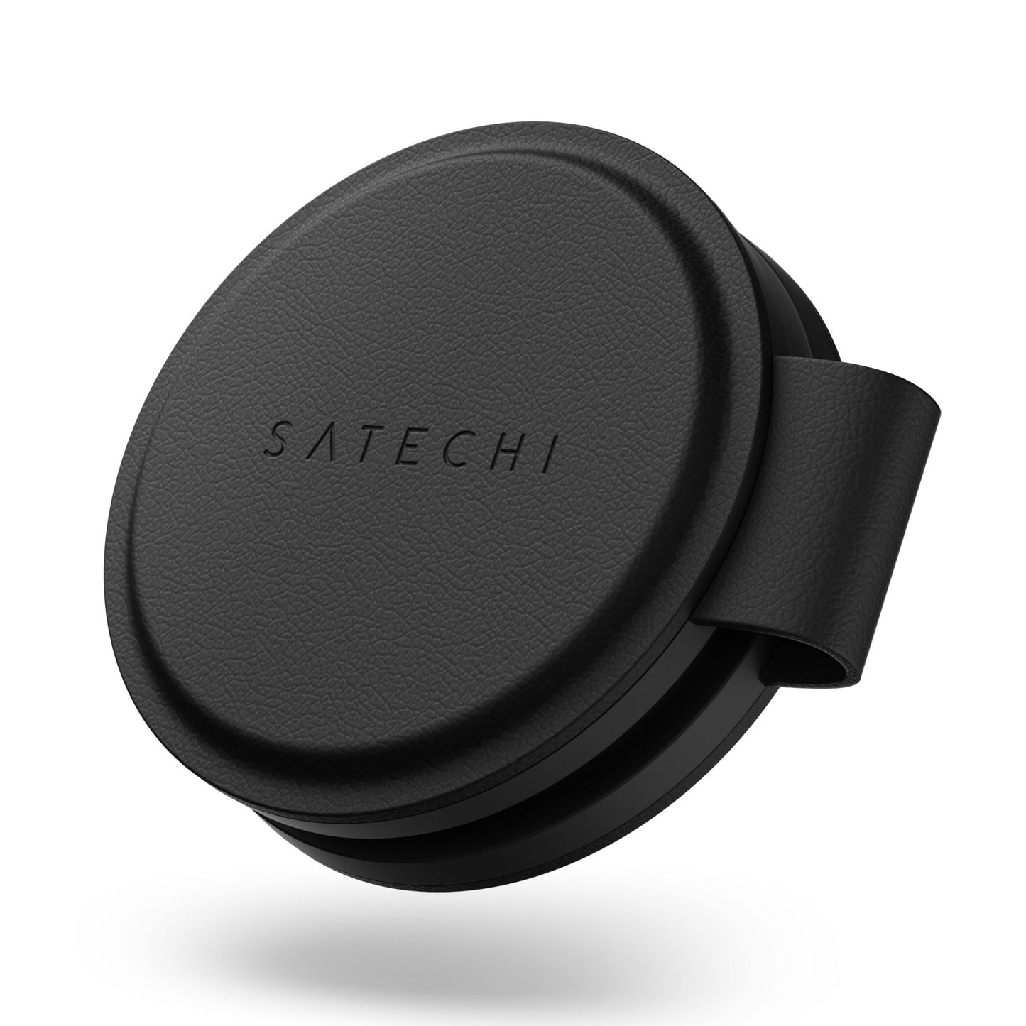 Rundes schwarzes Satechi OntheGo 2-in-1 Wireless Charger Etui mit strukturierter Oberfläche und seitlicher Schlaufe, das perfekt zu Ihrem Ladegerät passt, abgebildet auf weißem Hintergrund.