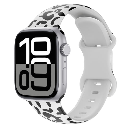 Das arktisband Snow Leopard Apple Watch Armband von arktisband bietet ein schwarz-weißes Silikonarmband mit Tierprint - ein auffälliges Stück Apple Watch Zubehör für einen stylischen, sportlichen Look.