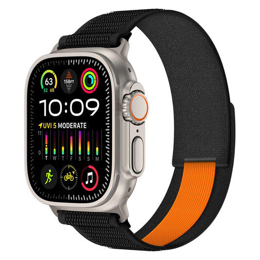 Eine Smartwatch mit rechteckigem Display (10:09) zeigt Gesundheits- und Aktivitätsdaten an. Sie verfügt über das arktisband Apple Watch Armband „Trail“ von arktisband – schwarz und orange, aus weichem Polyester mit Klettverschluss, sowie ein silbernes Gehäuse mit orangefarbener Krone.