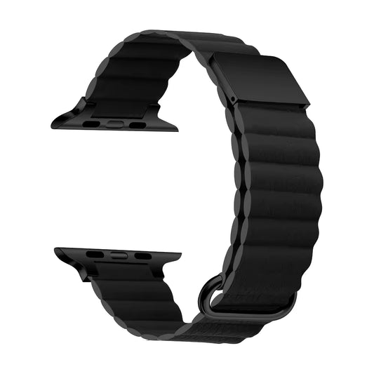 Das arktisband Kunstlederarmband „Gustino“ für die Apple Watch wird in einer Dreiviertelansicht mit sichtbaren beiden Enden und geöffnetem Magnetverschluss gezeigt.