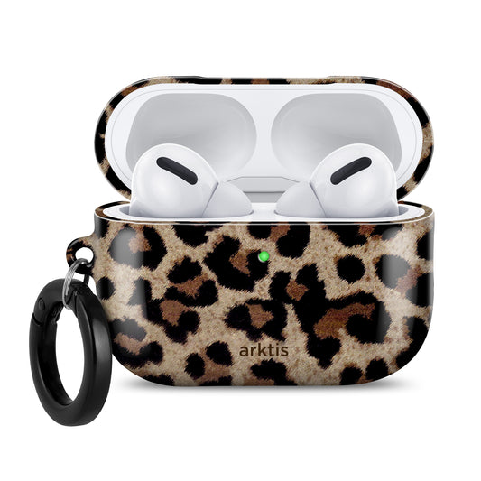 Arktis AirPods Pro 3 Hülle – Sweet Leopard: Weiße kabellose Ohrhörer in einer arktis-Hülle mit Leopardenmuster und schwarzem Schlüsselring, kompatibel mit kabellosem Laden.