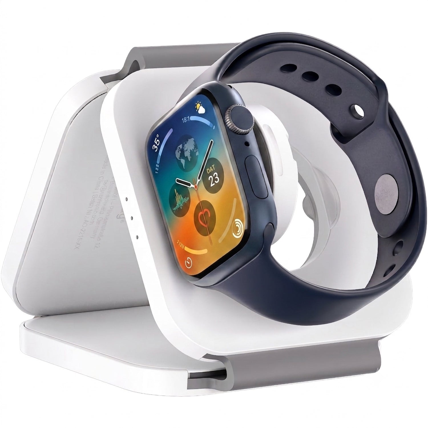 Ein 3-in-1-Ladegerät von Goobay Kabelloses für iPhone, Apple Watch und AirPods hält eine Smartwatch mit schwarzem Armband auf seinem ultrakompakten, Qi-kompatiblen Ladeständer vor einem weißen Hintergrund.