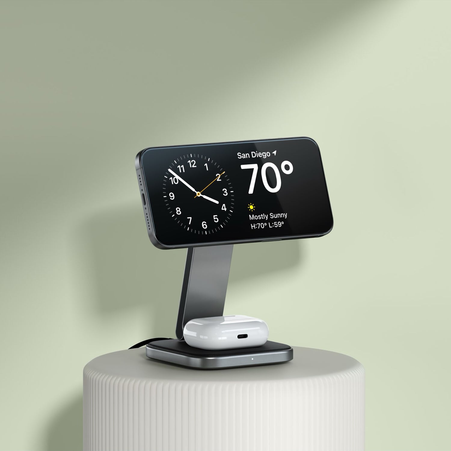 Der Satechi 2-in-1 Foldable Qi2 Wireless Charging Stand kombiniert eine intelligente Anzeige für Zeit und Wetter mit einer Basis, die Ihre AirPods bequem auflädt.