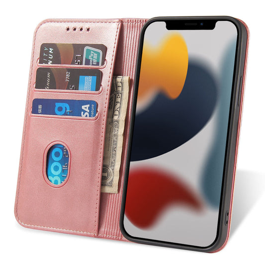 Eine rosa Mobiletto iPhone 14 UltraSlim Schutzhülle mit Brieftaschenformat bietet Platz für Karten und Bargeld, während auf dem iPhone-Bildschirm ein abstraktes Hintergrundbild angezeigt wird.