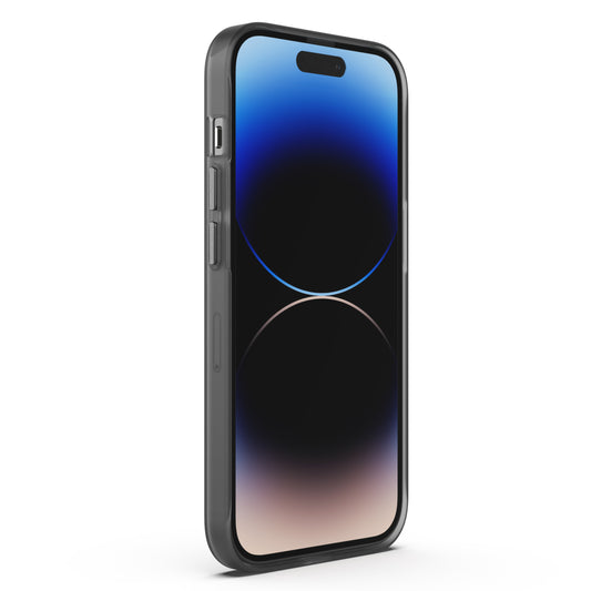 Das MR PROTECT iPhone 14 Pro Max FROZEN Case in transluzentem Optik-Schwarz wird schräg gezeigt und zeigt ein blau-schwarzes abstraktes Hintergrundbild.