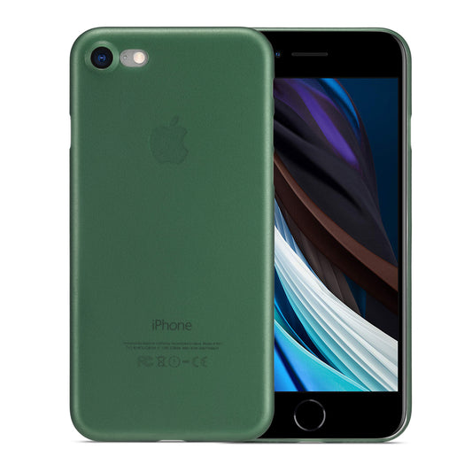 Die ArktisPRO iPhone SE (2022/2020) Hülle ULTRADÜNN in Dunkelgrün zeigt ein Smartphone mit einer Rückkamera oben links, Apple-Logo und einem Display mit abstrakten blauen, weißen und braunen Kurven. Unterstützt kabelloses Laden.