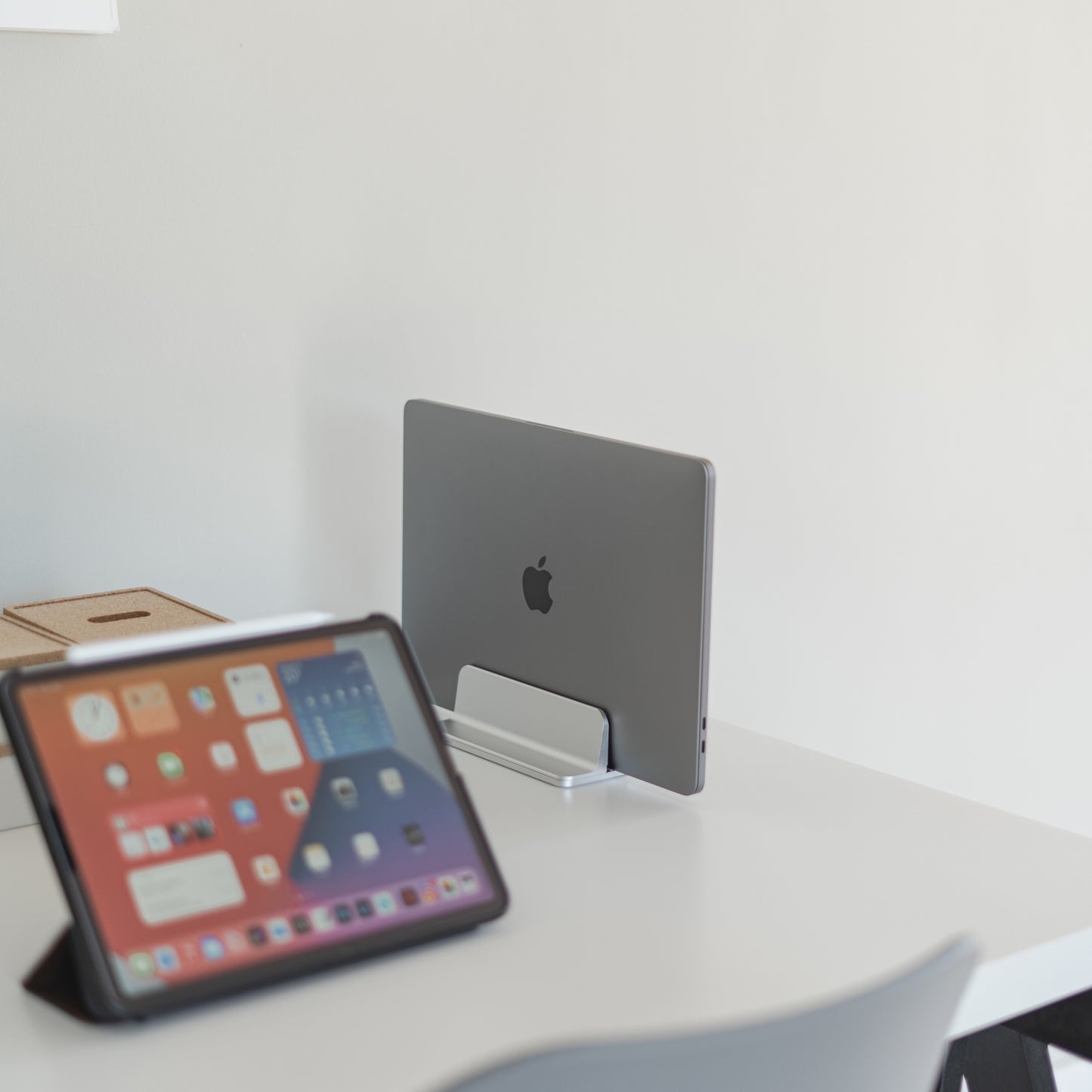 ArktisPRO AluClip für MacBook, MacBook Air und MacBook Pro silber